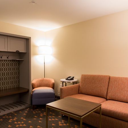 Holiday Inn Hotel & Suites - Mount Pleasant By Ihg Exterior photo