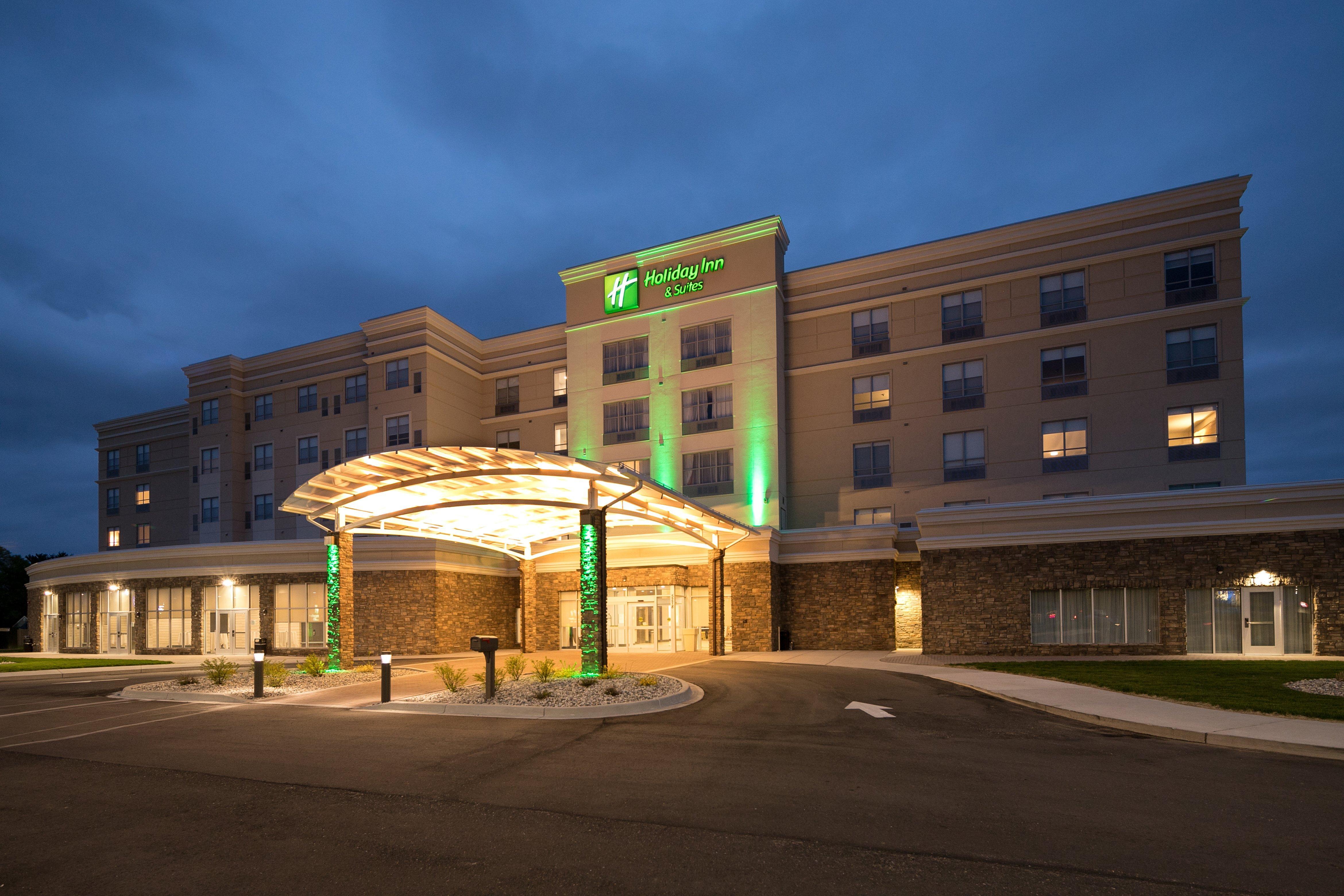 Holiday Inn Hotel & Suites - Mount Pleasant By Ihg Exterior photo