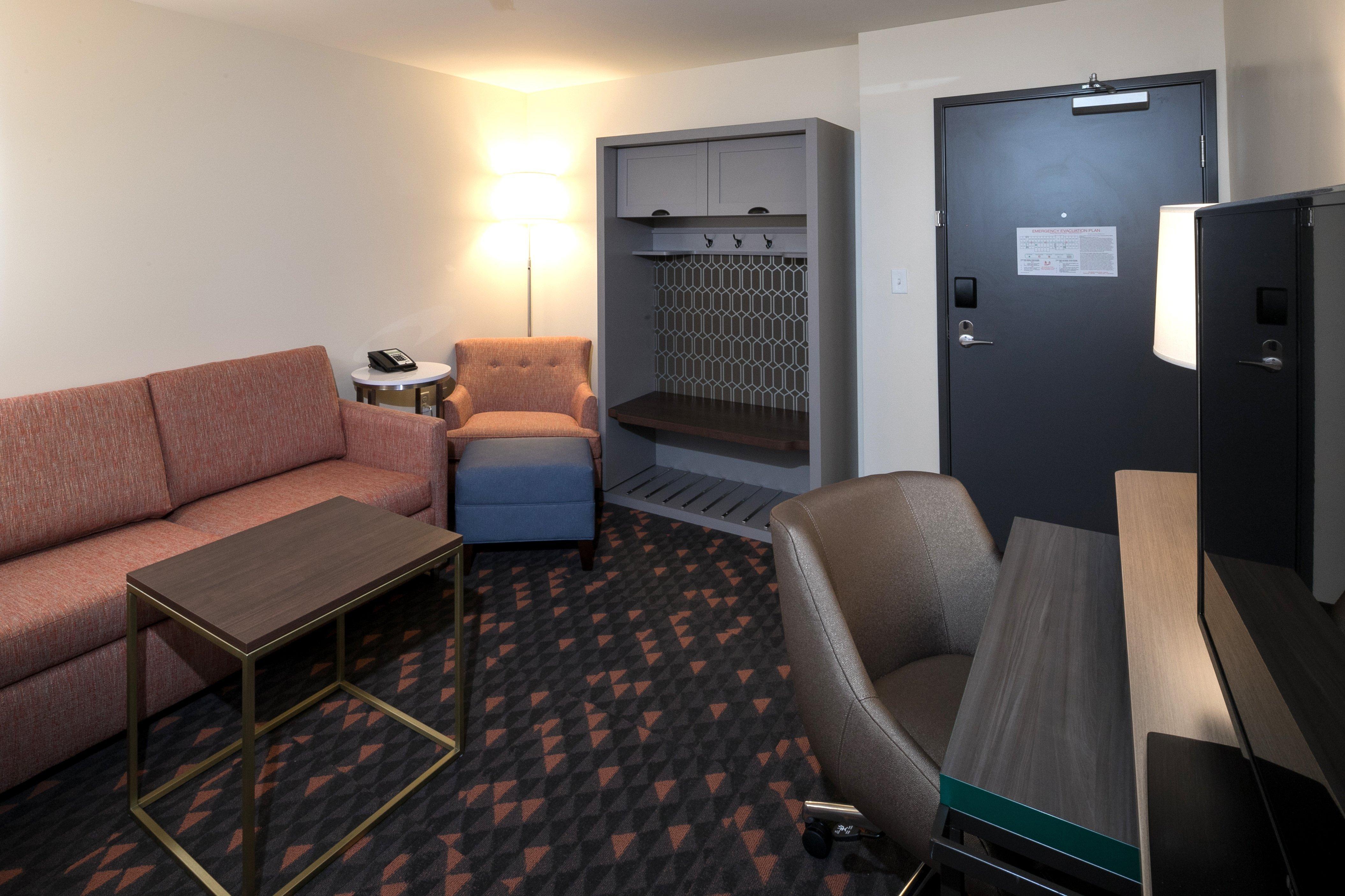 Holiday Inn Hotel & Suites - Mount Pleasant By Ihg Exterior photo