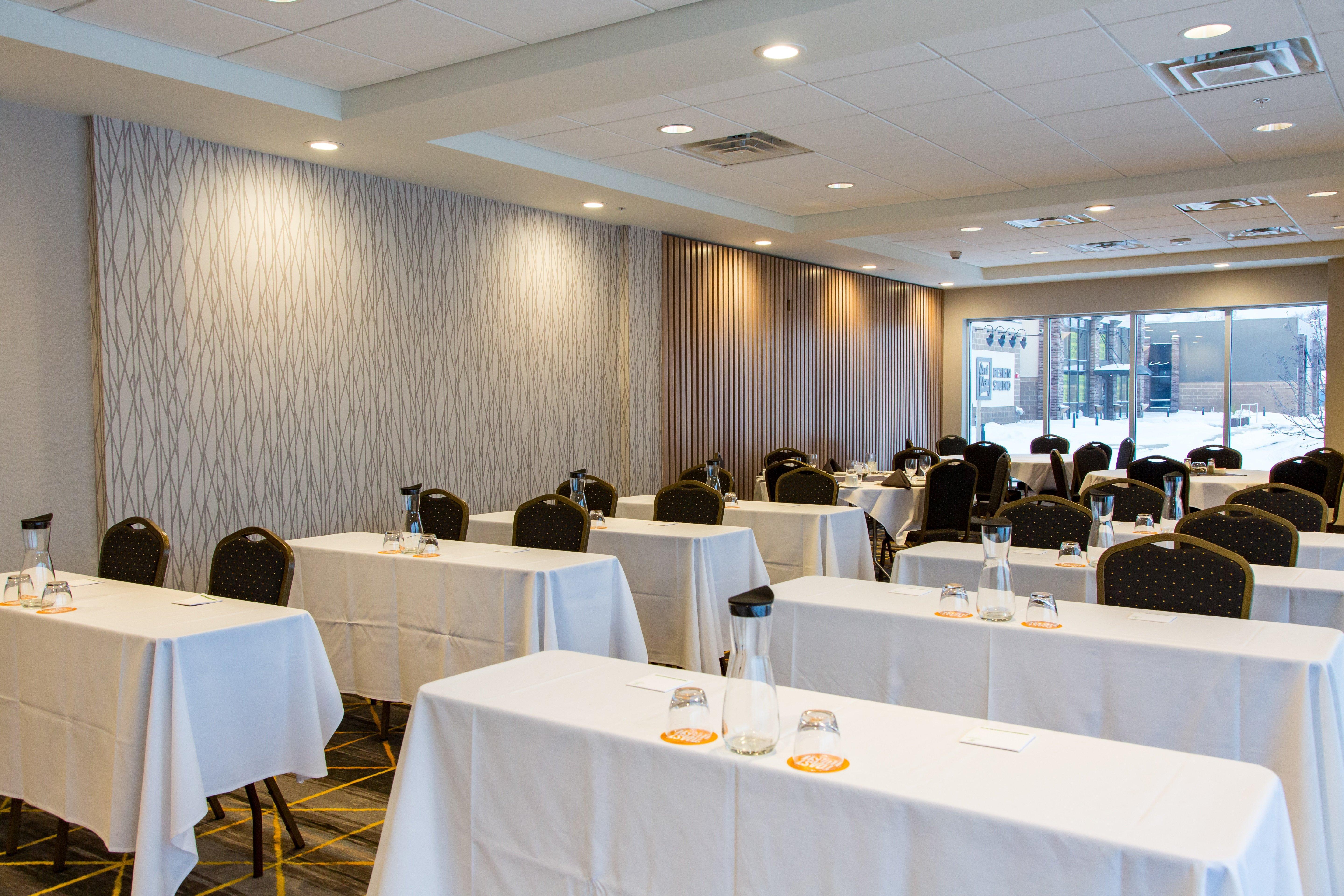 Holiday Inn Hotel & Suites - Mount Pleasant By Ihg Exterior photo