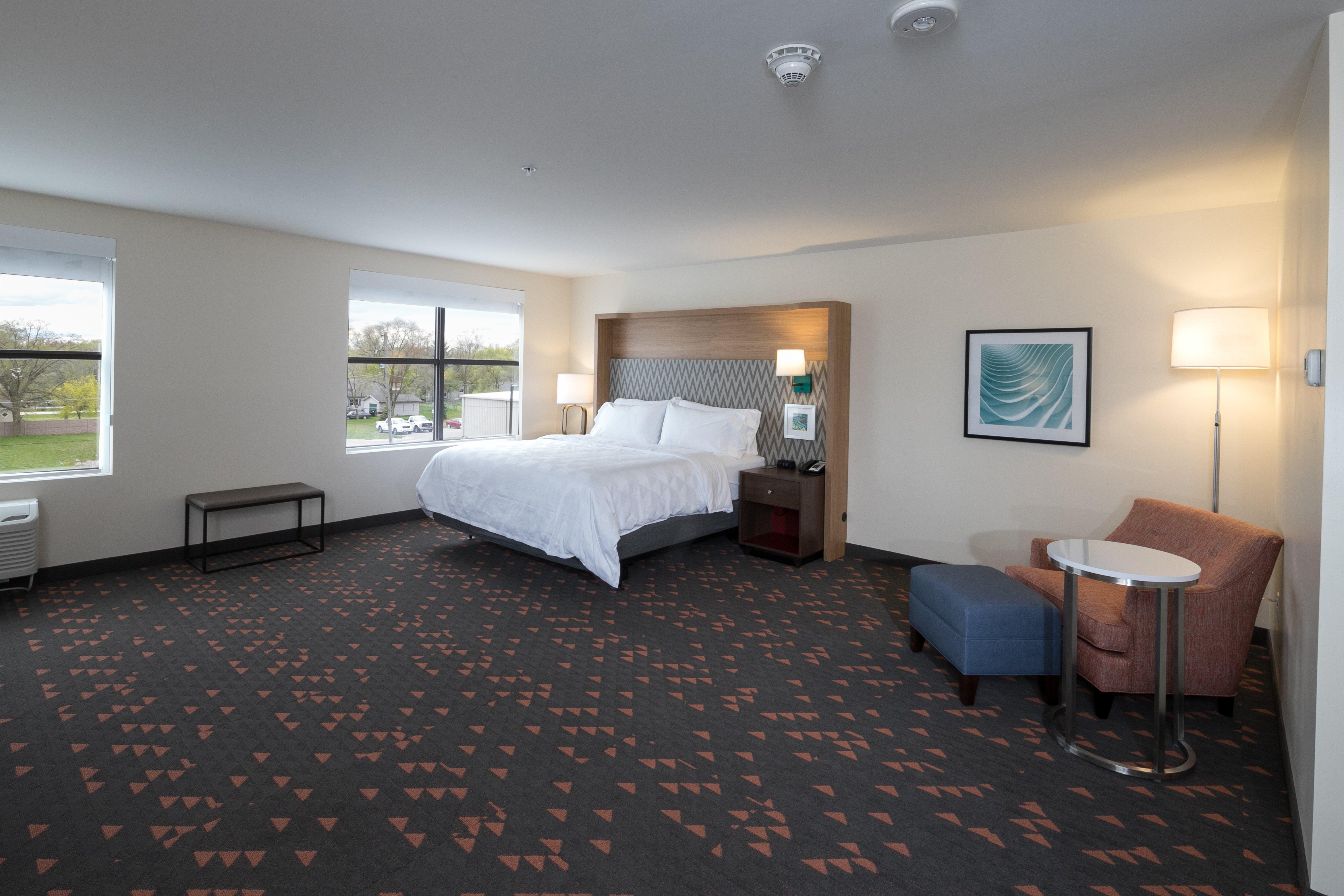 Holiday Inn Hotel & Suites - Mount Pleasant By Ihg Exterior photo