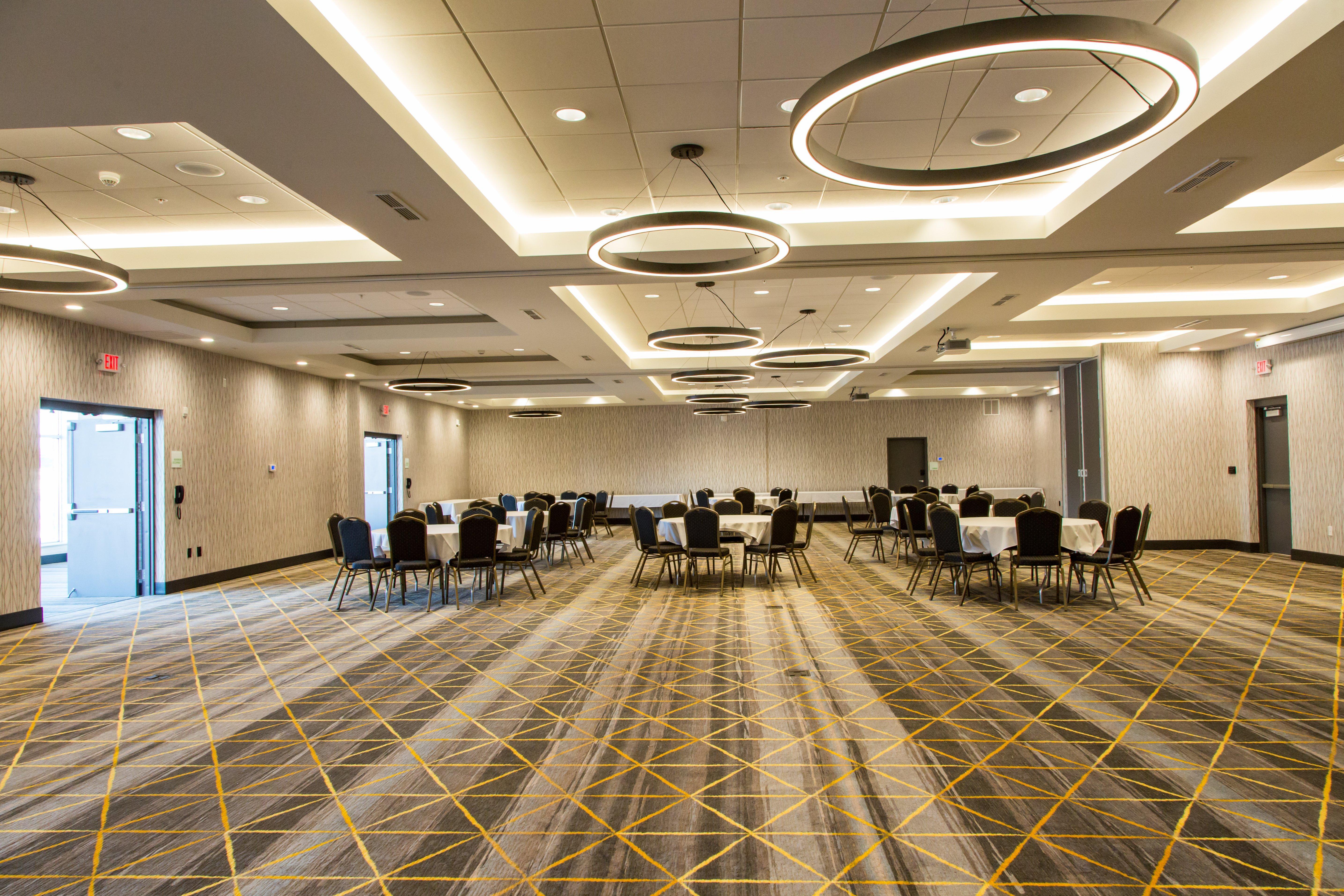 Holiday Inn Hotel & Suites - Mount Pleasant By Ihg Exterior photo